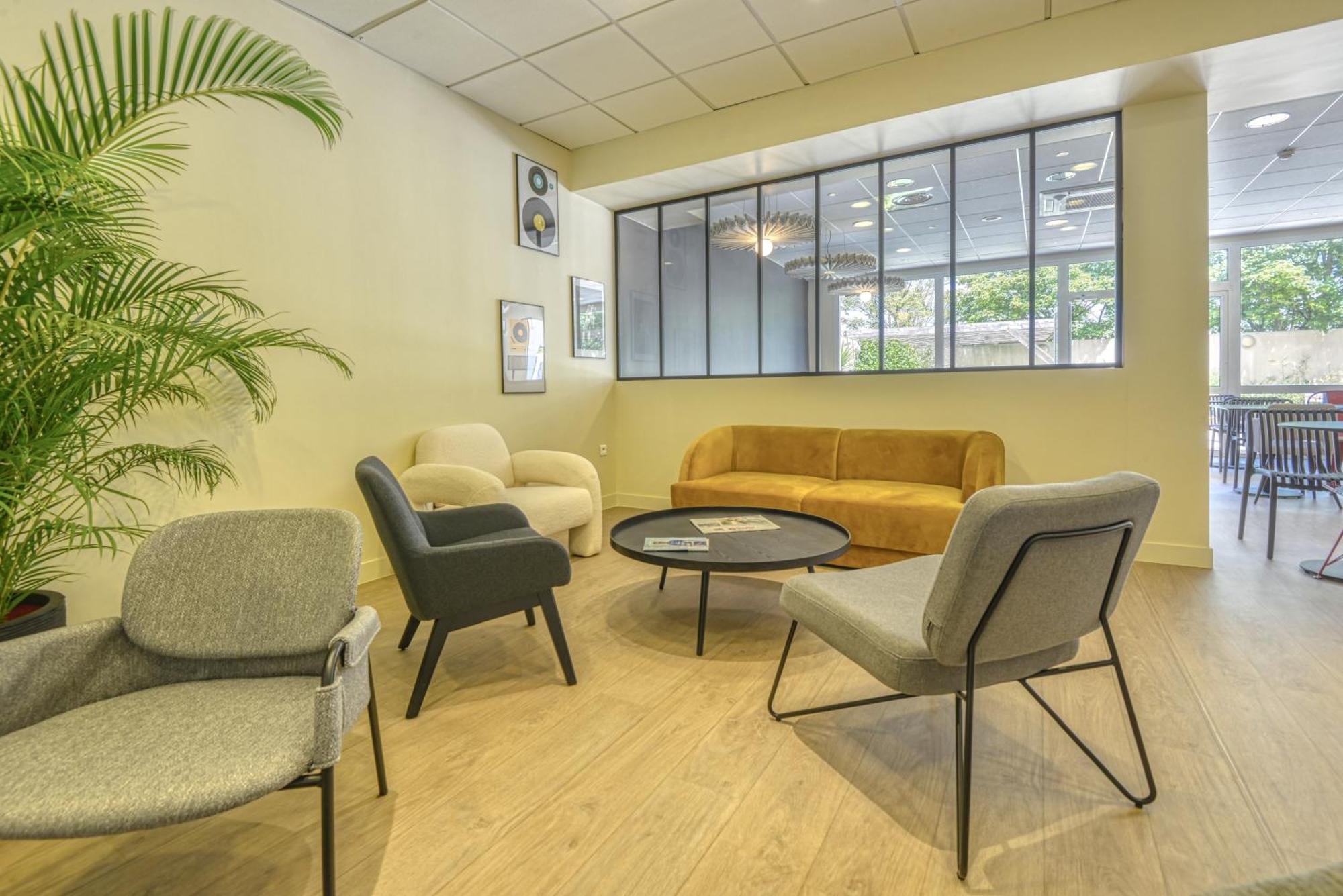 Ibis Cholet Hotell Exteriör bild