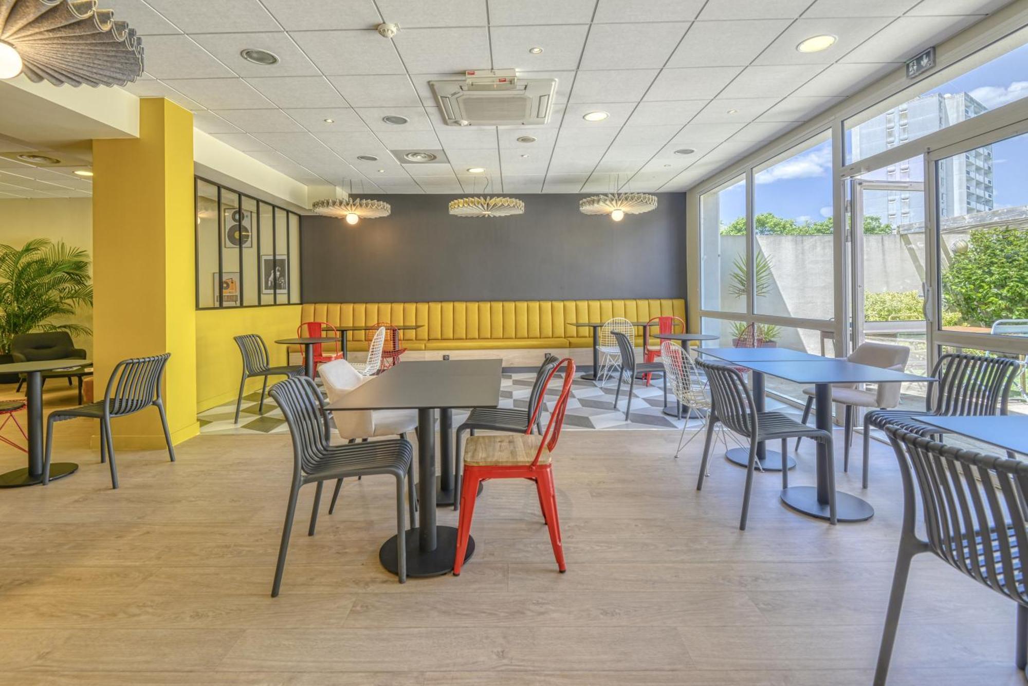 Ibis Cholet Hotell Exteriör bild