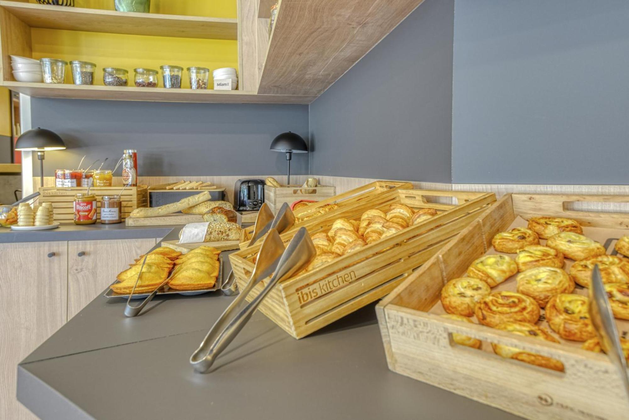 Ibis Cholet Hotell Exteriör bild