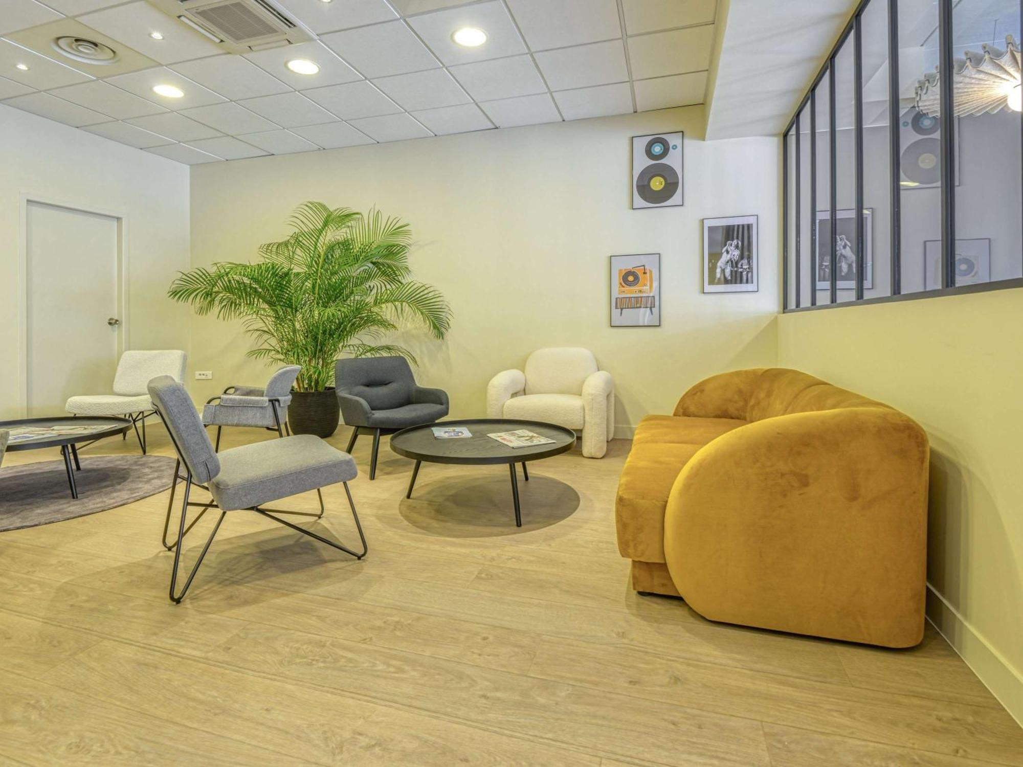 Ibis Cholet Hotell Exteriör bild