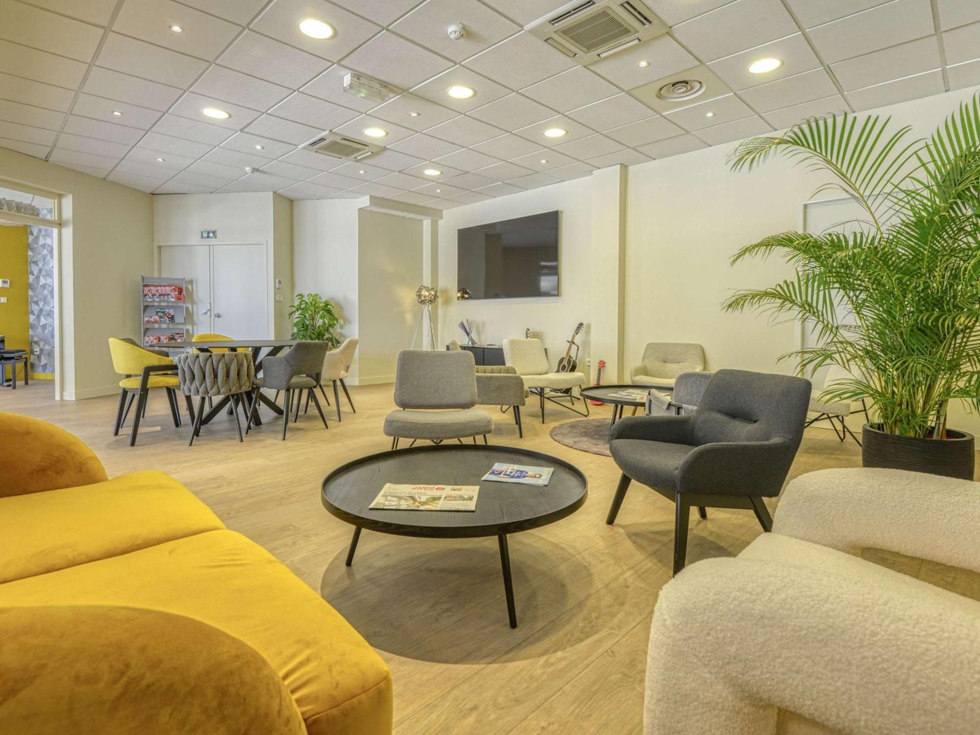 Ibis Cholet Hotell Exteriör bild