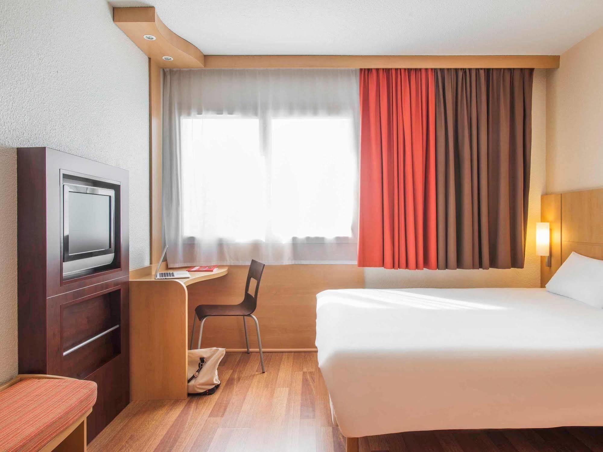 Ibis Cholet Hotell Exteriör bild